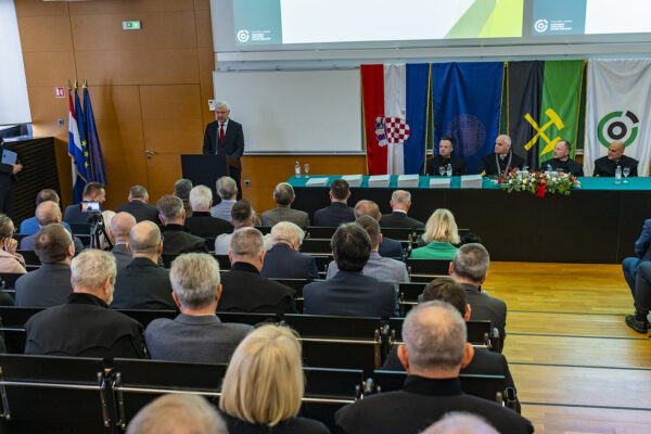 Gradu Virovitici i Virkomu priznanje Rudarsko-geološko-naftnog fakulteta za stručnu suradnju i sudjelovanje na projektima 12 45