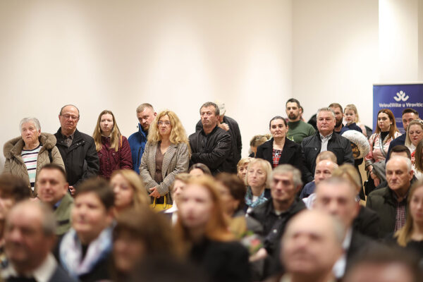 “Znanje je resurs koji dijeljenjem raste”: Veleučilište u Virovitici promoviralo 80 prvostupnika i magistara 4 595540962 1299167992239652 4773873626002323900 n