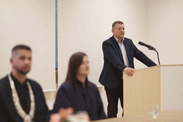 “Znanje je resurs koji dijeljenjem raste”: Veleučilište u Virovitici promoviralo 80 prvostupnika i magistara 11 595617983 1299168302239621 8079577260600694570 n