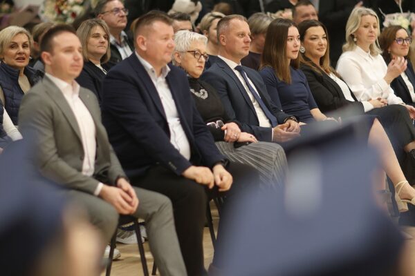 “Znanje je resurs koji dijeljenjem raste”: Veleučilište u Virovitici promoviralo 80 prvostupnika i magistara 32 596803691 1299167555573029 3407280341295260643 n