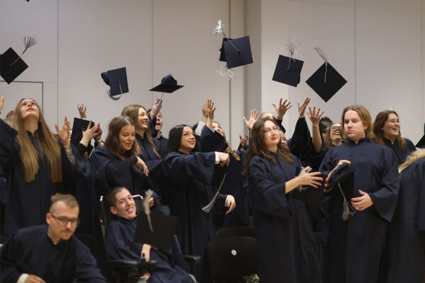 “Znanje je resurs koji dijeljenjem raste”: Veleučilište u Virovitici promoviralo 80 prvostupnika i magistara 40 596913638 1299169392239512 7856775504895325308 n