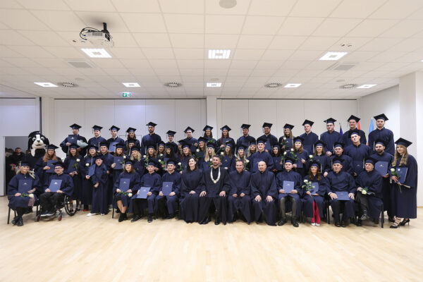 “Znanje je resurs koji dijeljenjem raste”: Veleučilište u Virovitici promoviralo 80 prvostupnika i magistara 44 597387773 1299165252239926 7182930701098246916 n