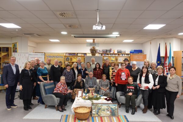 Božićna večer Matice umirovljenika VPŽ: Pripadnici zlatne dobi godinu zaključili poetsko-glazbenom večeri 18 DSC09673
