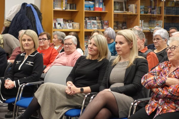 Božićna večer Matice umirovljenika VPŽ: Pripadnici zlatne dobi godinu zaključili poetsko-glazbenom večeri 11 DSC09710