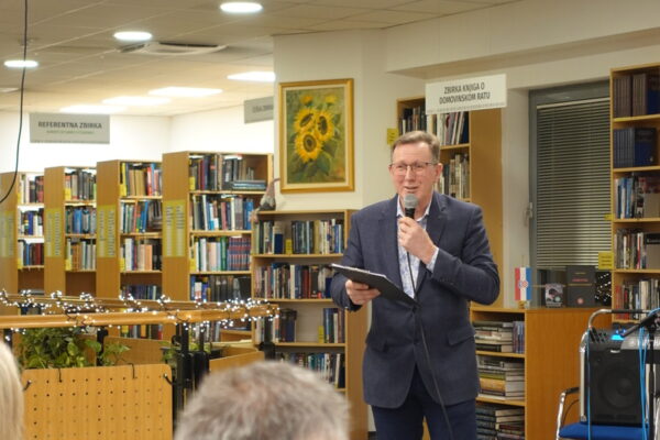 Božićna večer Matice umirovljenika VPŽ: Pripadnici zlatne dobi godinu zaključili poetsko-glazbenom večeri 14 DSC09725