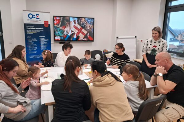 Darivanje i blagdanska radionica: Roditelji i djeca ponovno zajedno u Obiteljskom centru 5 Generali osiguranje daruje djecu ciji roditelji su pohadali „Rastimo zajedno programe 10
