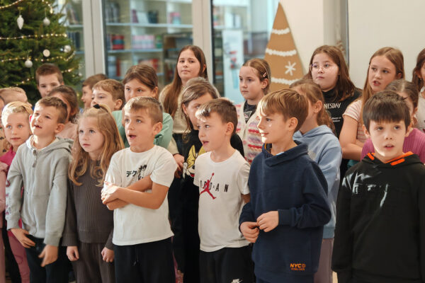 Rekonstrukcija završena, kuhače spremne: Svečano otvorena obnovljena kuhinja u virovitičkoj Katoličkoj osnovnoj školi 3 IMG 20251209 130857