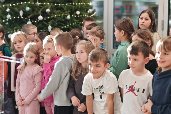Rekonstrukcija završena, kuhače spremne: Svečano otvorena obnovljena kuhinja u virovitičkoj Katoličkoj osnovnoj školi 4 IMG 20251209 130922