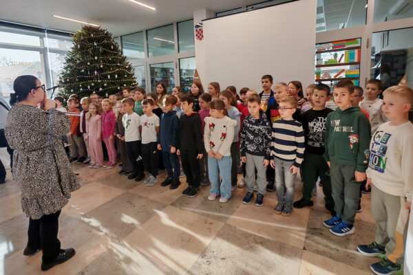 Rekonstrukcija završena, kuhače spremne: Svečano otvorena obnovljena kuhinja u virovitičkoj Katoličkoj osnovnoj školi 6 IMG 20251209 130958