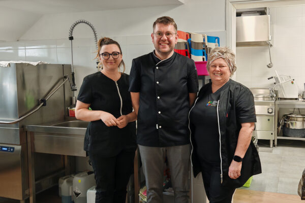 Rekonstrukcija završena, kuhače spremne: Svečano otvorena obnovljena kuhinja u virovitičkoj Katoličkoj osnovnoj školi 14 IMG 20251209 134724