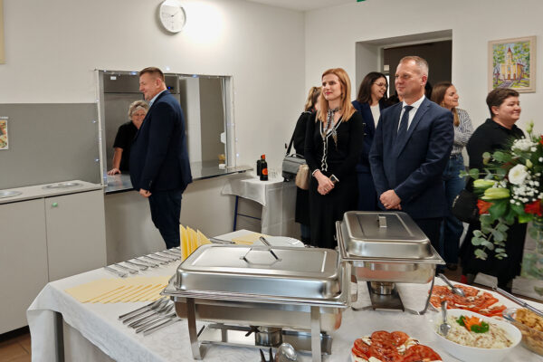 Rekonstrukcija završena, kuhače spremne: Svečano otvorena obnovljena kuhinja u virovitičkoj Katoličkoj osnovnoj školi 16 IMG 20251209 134751