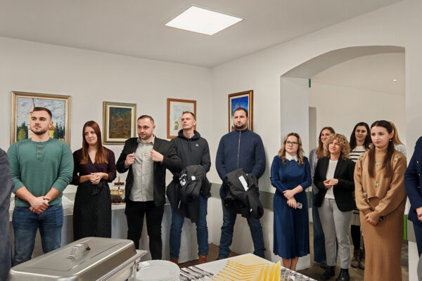 Rekonstrukcija završena, kuhače spremne: Svečano otvorena obnovljena kuhinja u virovitičkoj Katoličkoj osnovnoj školi 18 IMG 20251209 134825