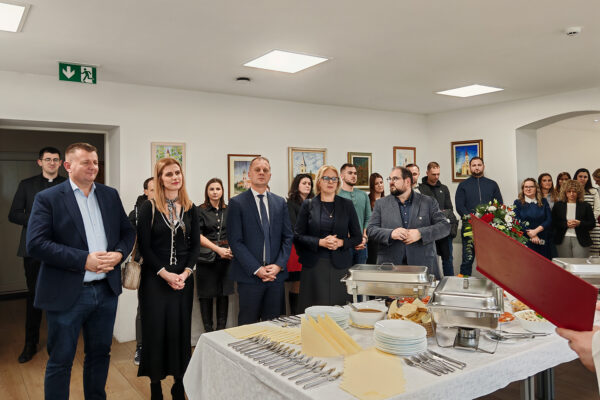 Rekonstrukcija završena, kuhače spremne: Svečano otvorena obnovljena kuhinja u virovitičkoj Katoličkoj osnovnoj školi 19 IMG 20251209 135004