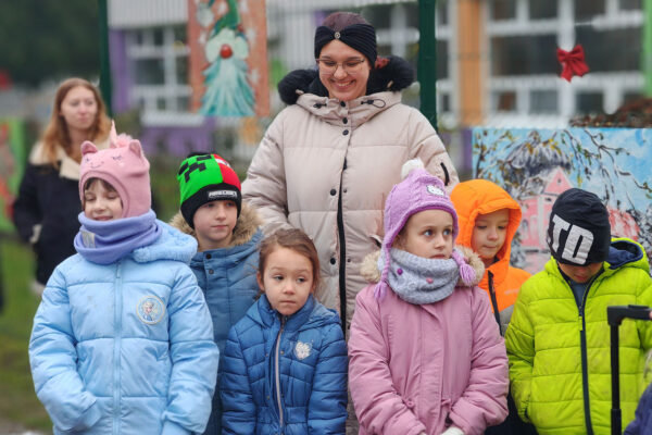 “Božićna čestitka gradu”: U Virovitici otvorena blagdanska izložba djece Dječjeg vrtića “Cvrčak” u suradnji s LK Nikola Trick 26 IMG 20251216 094049