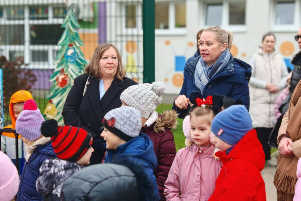 “Božićna čestitka gradu”: U Virovitici otvorena blagdanska izložba djece Dječjeg vrtića “Cvrčak” u suradnji s LK Nikola Trick 33 IMG 20251216 094529
