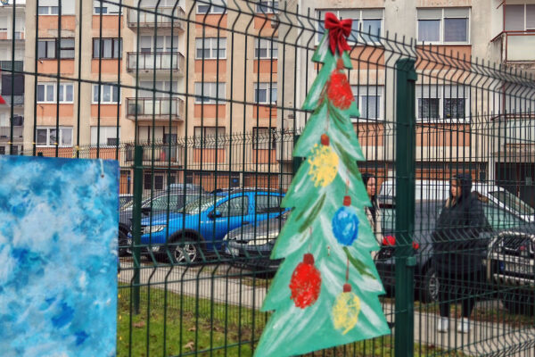 “Božićna čestitka gradu”: U Virovitici otvorena blagdanska izložba djece Dječjeg vrtića “Cvrčak” u suradnji s LK Nikola Trick 35 IMG 20251216 095217