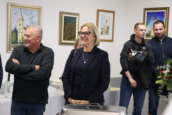 Rekonstrukcija završena, kuhače spremne: Svečano otvorena obnovljena kuhinja u virovitičkoj Katoličkoj osnovnoj školi 25 IMG 7744 Custom