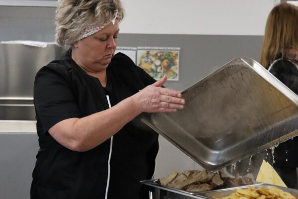 Rekonstrukcija završena, kuhače spremne: Svečano otvorena obnovljena kuhinja u virovitičkoj Katoličkoj osnovnoj školi 29 IMG 7765 Custom