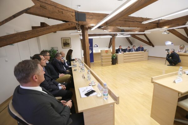 Virovitica ulazi u novu eru javnog prijevoza — stiže pet električnih autobusa 14 autobusi vtc potpis 101