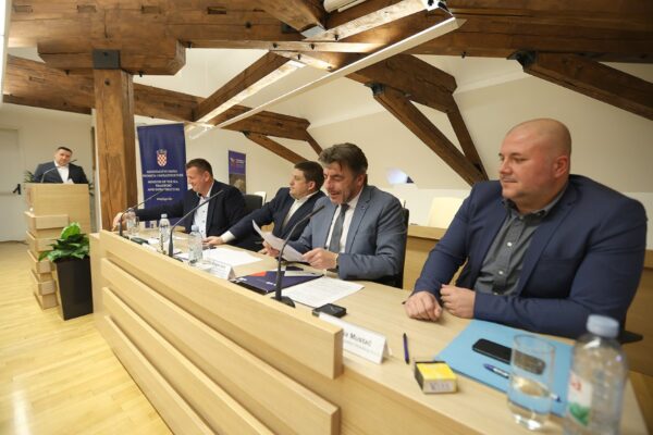 Virovitica ulazi u novu eru javnog prijevoza — stiže pet električnih autobusa 17 autobusi vtc potpis 115