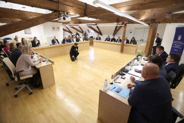 Virovitica ulazi u novu eru javnog prijevoza — stiže pet električnih autobusa 18 autobusi vtc potpis 118