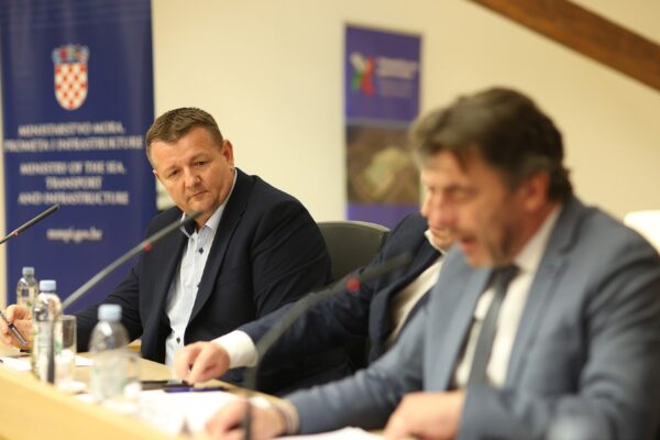 Virovitica ulazi u novu eru javnog prijevoza — stiže pet električnih autobusa 20 autobusi vtc potpis 125