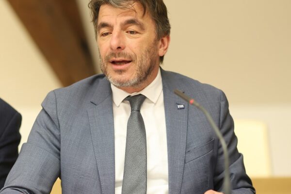 Virovitica ulazi u novu eru javnog prijevoza — stiže pet električnih autobusa 21 autobusi vtc potpis 145