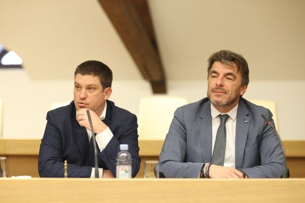 Virovitica ulazi u novu eru javnog prijevoza — stiže pet električnih autobusa 23 autobusi vtc potpis 161 1