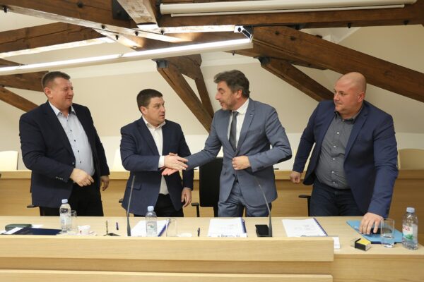 Virovitica ulazi u novu eru javnog prijevoza — stiže pet električnih autobusa 26 autobusi vtc potpis 191