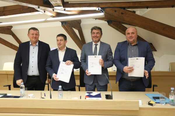 Virovitica ulazi u novu eru javnog prijevoza — stiže pet električnih autobusa 28 autobusi vtc potpis 207