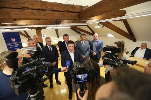 Virovitica ulazi u novu eru javnog prijevoza — stiže pet električnih autobusa 31 autobusi vtc potpis 284