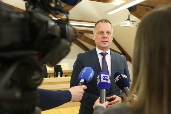 Virovitica ulazi u novu eru javnog prijevoza — stiže pet električnih autobusa 33 autobusi vtc potpis 356