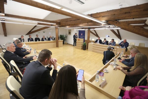 Virovitica ulazi u novu eru javnog prijevoza — stiže pet električnih autobusa 13 autobusi vtc potpis 94 1