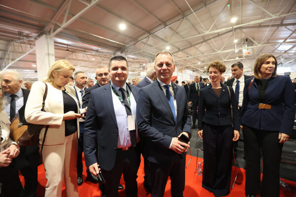 Virovitica u znaku gospodarstva i poljoprivrede, ministar Vlajčić: „Viroexpo je više od sajma“ 21 632489822 1354568390032945 1102636474043861696 n