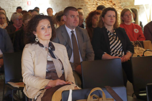 Humanitarni paketi za najpotrebitije: Započeo projekt GDCK-a Virovitica vrijedan gotovo 7 milijuna eura 9 132ed901 9411 4c46 b0a4 b7da8f1917e3 1200x800 1