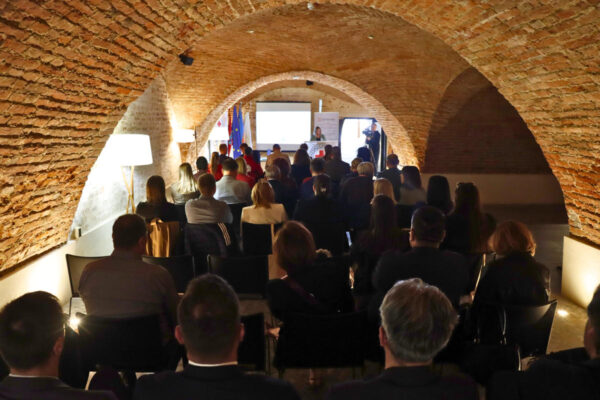 Humanitarni paketi za najpotrebitije: Započeo projekt GDCK-a Virovitica vrijedan gotovo 7 milijuna eura 4 1b92a83a 7575 4694 9a04 f8f6ddd2441c 1200x800 1