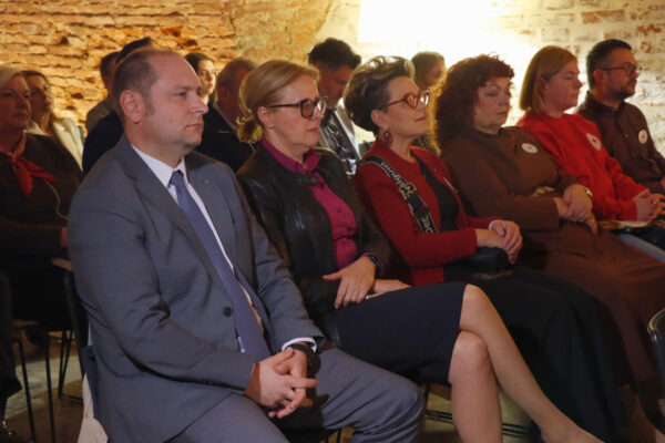 Humanitarni paketi za najpotrebitije: Započeo projekt GDCK-a Virovitica vrijedan gotovo 7 milijuna eura 11 6666966f a894 49ef bb14 5b0443225d86 1200x800 1
