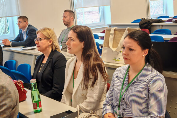 U Virovitici se održava NONA Forum „Od plana do kvadrata — rješenja koja mijenjaju gradove” 7 IMG 20260317 092004