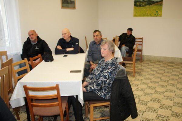 Gradonačelnik I. Kirin s građanima: Održani sastanci u Milanovcu i Jasenašu 3 IMG 3033 Custom