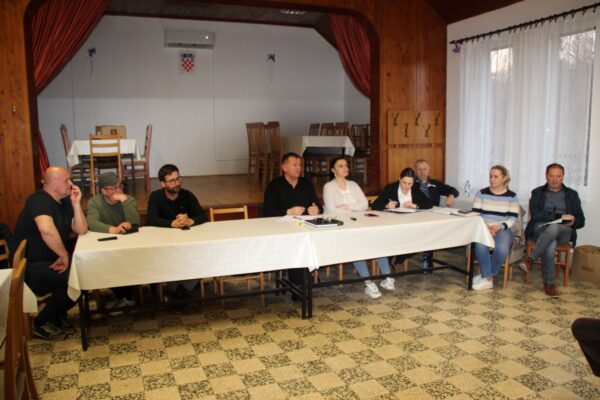 Gradonačelnik I. Kirin s građanima: Održani sastanci u Milanovcu i Jasenašu 5 IMG 3045 Custom