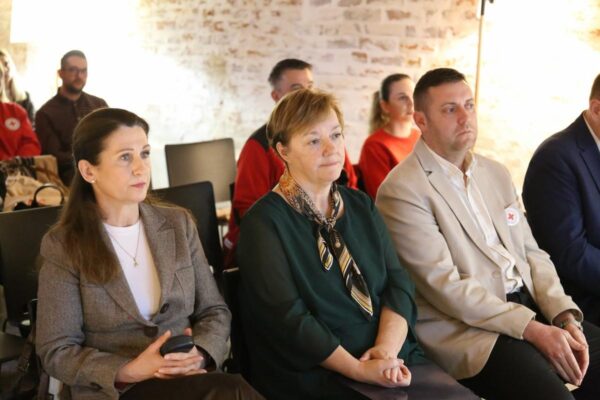 Humanitarni paketi za najpotrebitije: Započeo projekt GDCK-a Virovitica vrijedan gotovo 7 milijuna eura 14 IMG 7964 1500x1000 1200x800 1