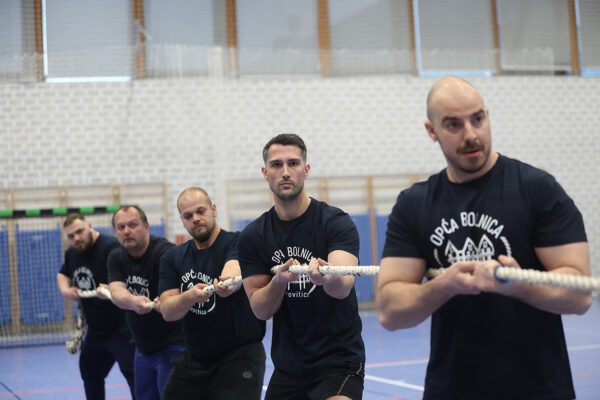 Uskrs u svakom domu: Fratri najbolji na konopu, Opća bolnica Virovitica treći put zaredom prvak u malom nogometu 13 Uskrs u svakom domu 2026 246
