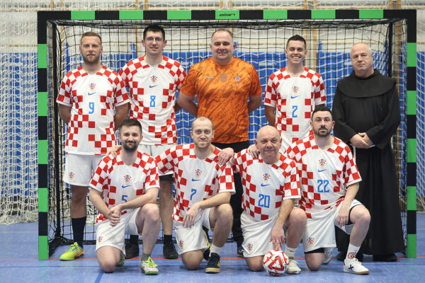 Uskrs u svakom domu: Fratri najbolji na konopu, Opća bolnica Virovitica treći put zaredom prvak u malom nogometu 34 Uskrs u svakom domu 2026 555