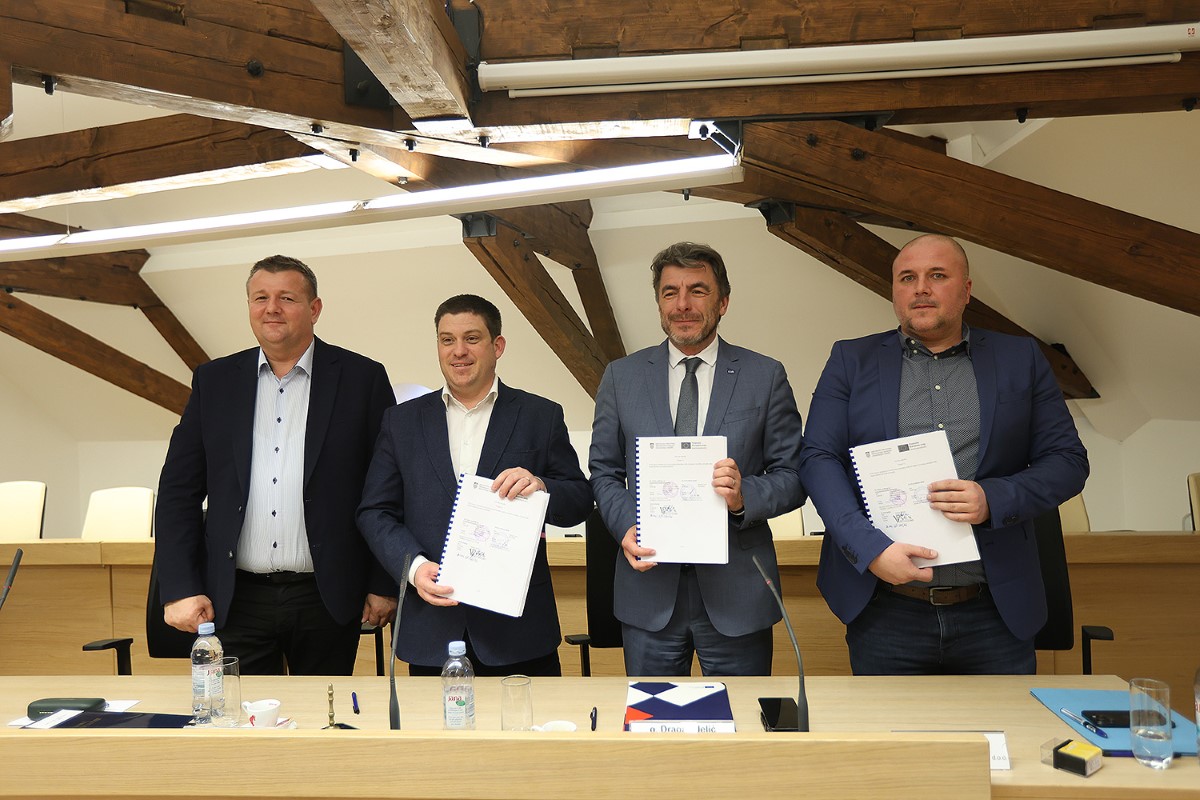 Javni linijski prijevoz u VPŽ pun pogodak; Virovitica u pripremama za uvođenje ekološki prihvatljivog javnog gradskog prijevoza 1 autobusi vtc potpis 227 1