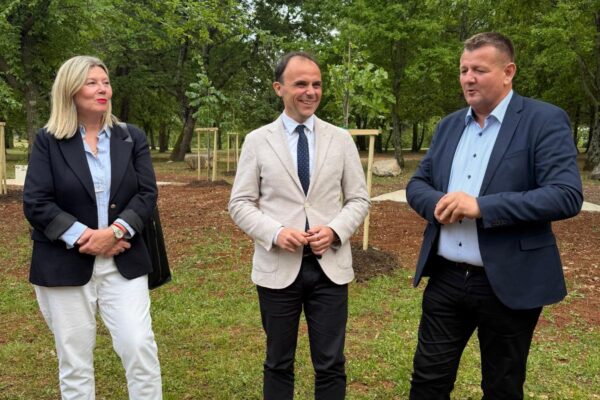 7dfd1792 6eea 43be 8be5 f78c40a48826