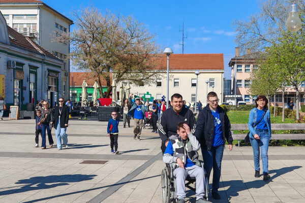COOR Virovitica simboličnim puštanjem plavih balona obilježio Svjetski dan svjesnosti o autizmu 6 IMG 20260407 100342
