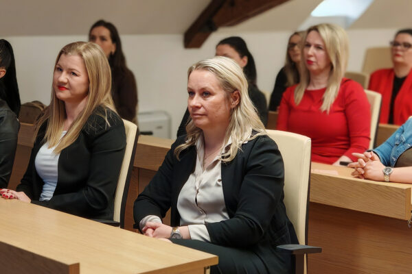 Temelji za „zeleni“ prijevoz: Započeo projekt izgradnje punionica za električne autobuse u Virovitici 2 IMG 20260415 100602