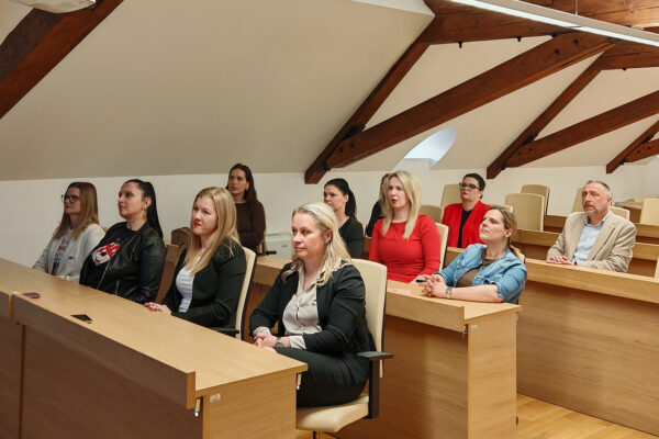 Temelji za „zeleni“ prijevoz: Započeo projekt izgradnje punionica za električne autobuse u Virovitici 6 IMG 20260415 100608