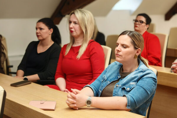 Temelji za „zeleni“ prijevoz: Započeo projekt izgradnje punionica za električne autobuse u Virovitici 10 IMG 20260415 100732