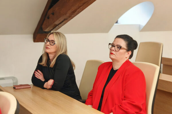 Temelji za „zeleni“ prijevoz: Započeo projekt izgradnje punionica za električne autobuse u Virovitici 12 IMG 20260415 100802